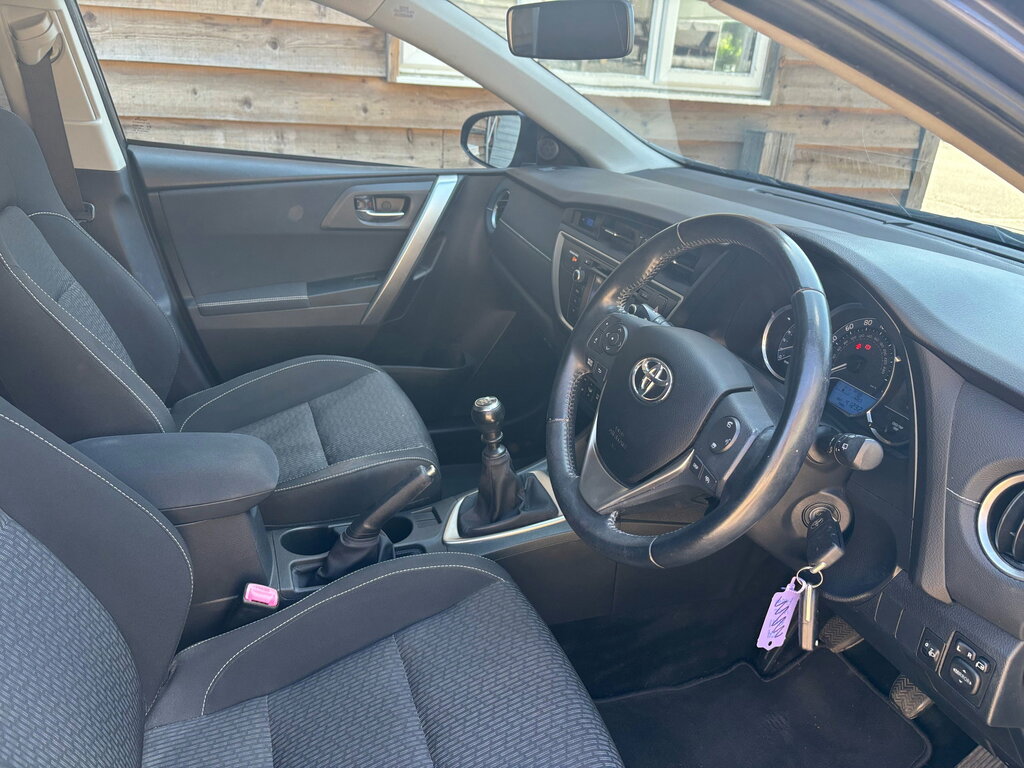 Toyota Auris 1.6 V-matic Icon Hatchback Multidrive S Silver #10