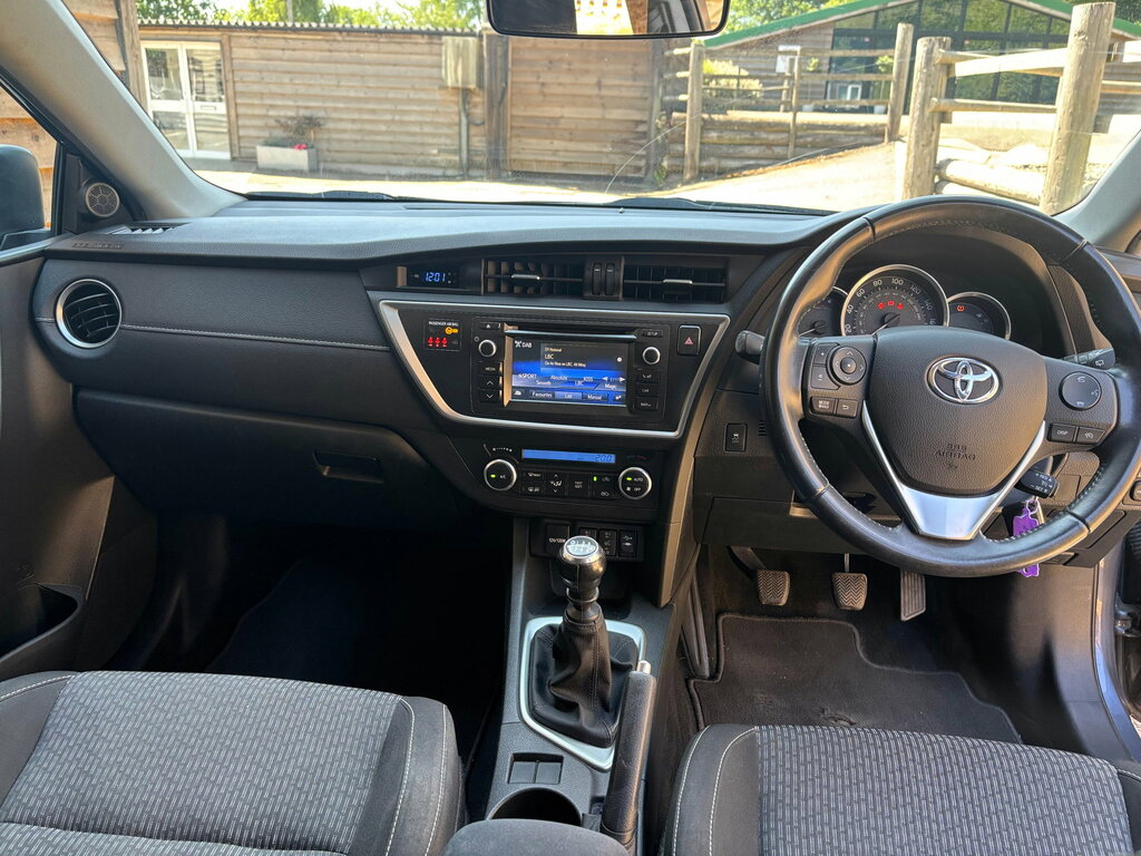 Toyota Auris 1.6 V-matic Icon Hatchback Multidrive S Silver #15