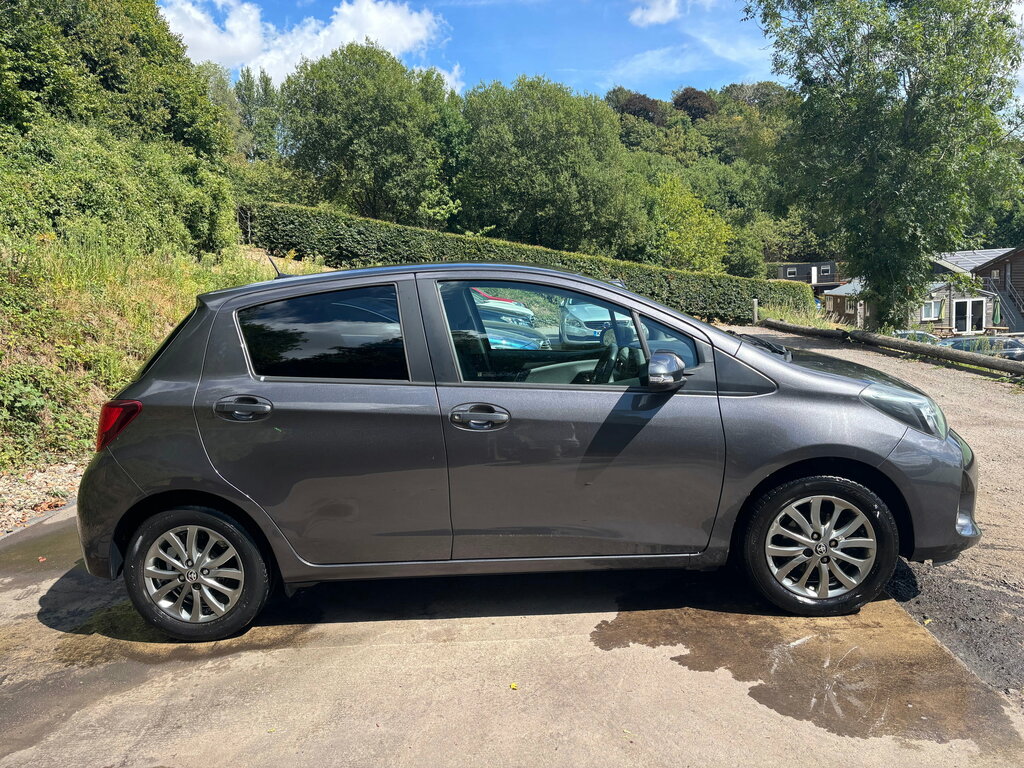 Toyota Yaris 1.33 Dual Vvt-i Icon Hatchback E Grey #4
