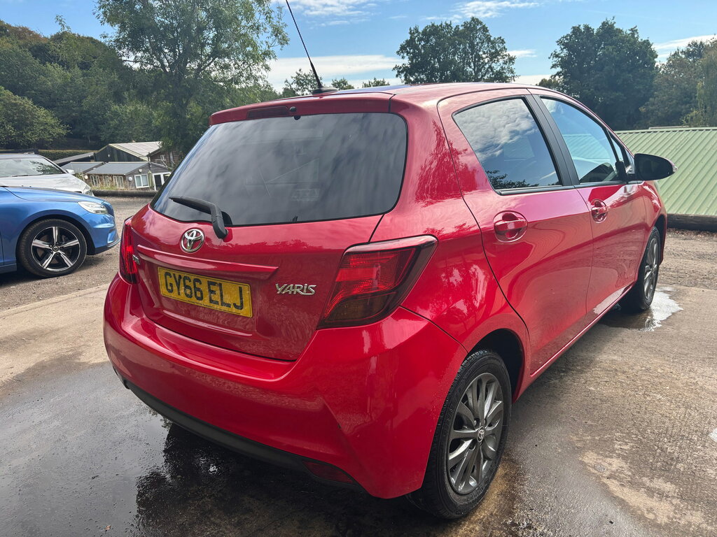 Toyota Yaris 1.33 Dual Vvt-i Icon Hatchback E Red #5