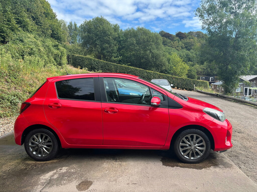 Toyota Yaris 1.33 Dual Vvt-i Icon Hatchback E Red #4