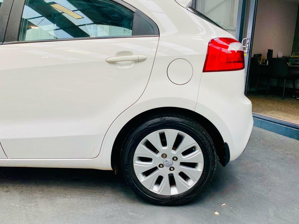 Kia RIO 1.4 1 Hatchback 139 Gkm, 95 Bh White #25