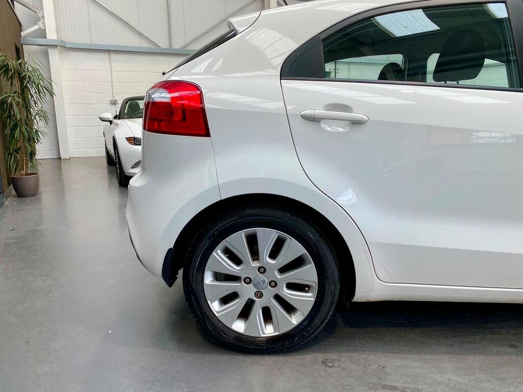 Kia RIO 1.4 1 Hatchback 139 Gkm, 95 Bh White #24