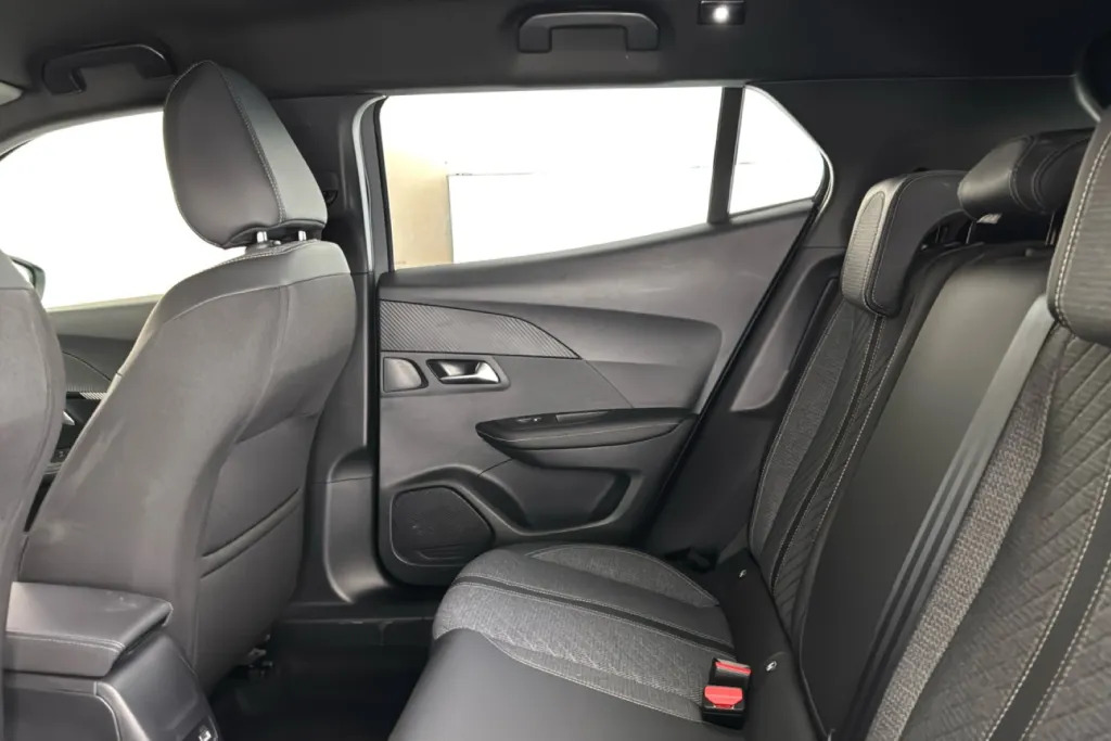 Peugeot e-2008 50Kwh Gt 7Kw Charger #7
