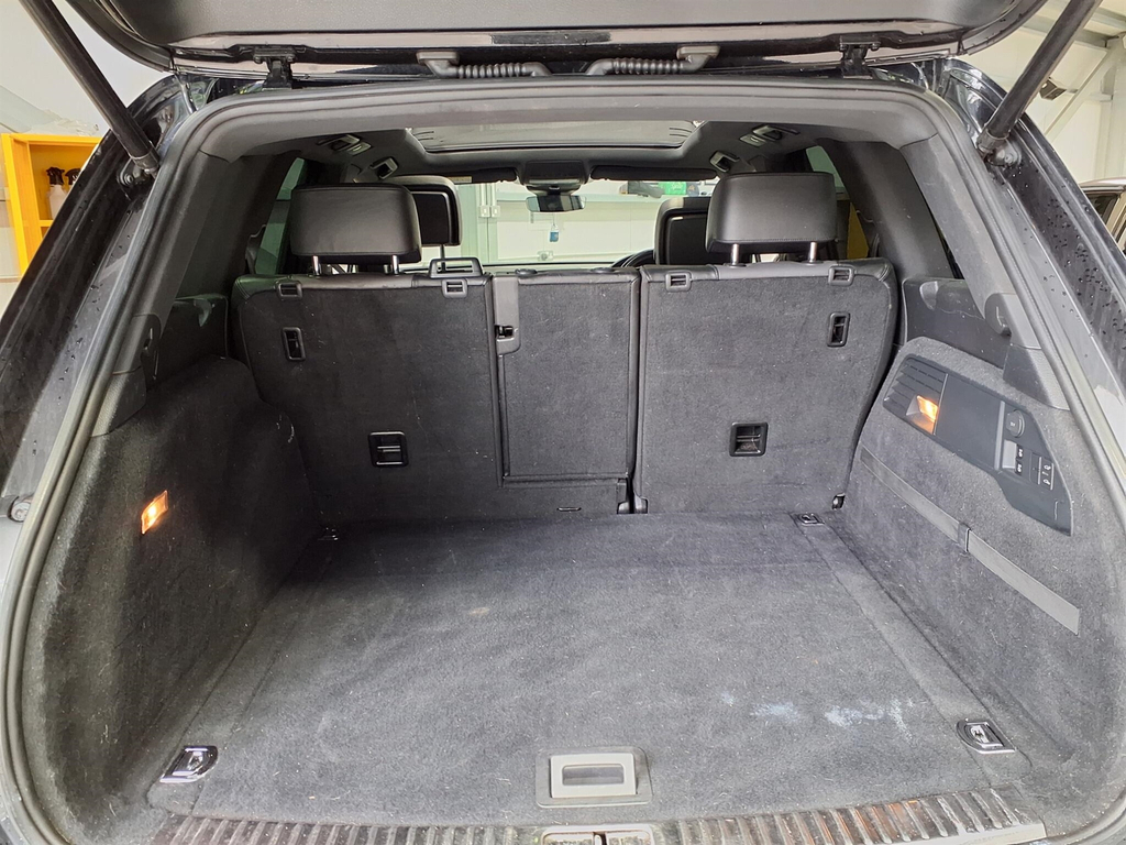 Volkswagen Touareg  White #7