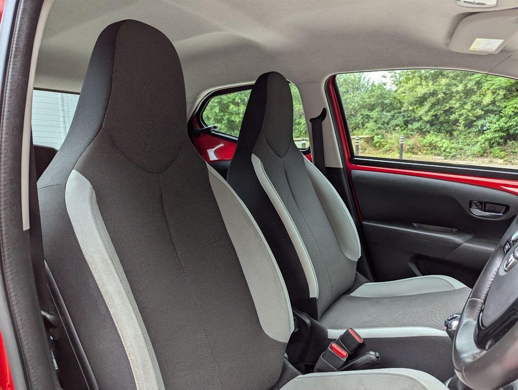 Toyota Aygo 1.0 Vvt-i X-play X-shift 69 Bhp Red #7
