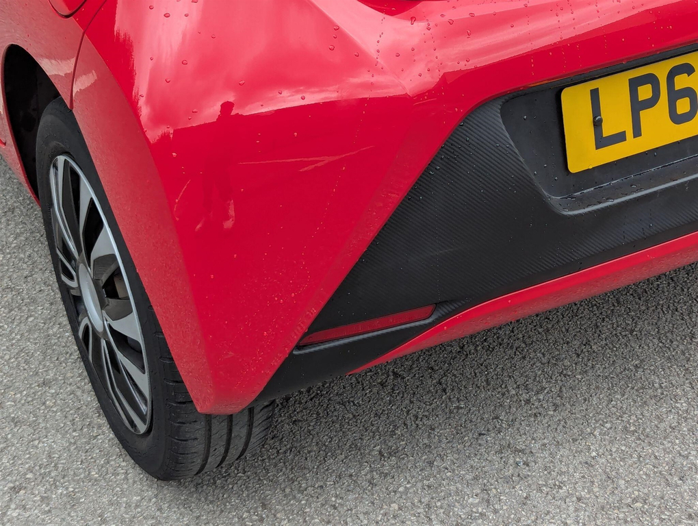 Toyota Aygo 1.0 Vvt-i X-play X-shift 69 Bhp Red #23