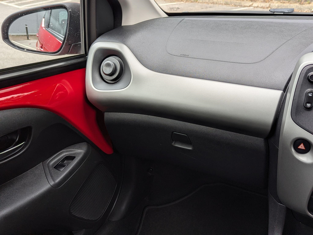 Toyota Aygo 1.0 Vvt-i X-play X-shift 69 Bhp Red #15