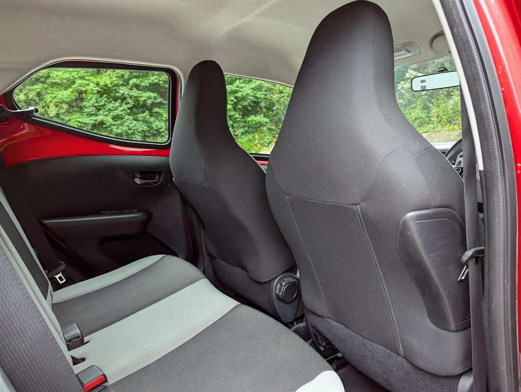 Toyota Aygo 1.0 Vvt-i X-play X-shift 69 Bhp Red #8