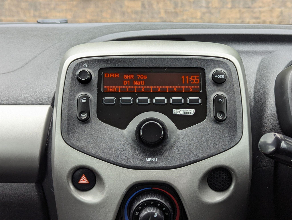 Toyota Aygo 1.0 Vvt-i X-play X-shift 69 Bhp Red #13