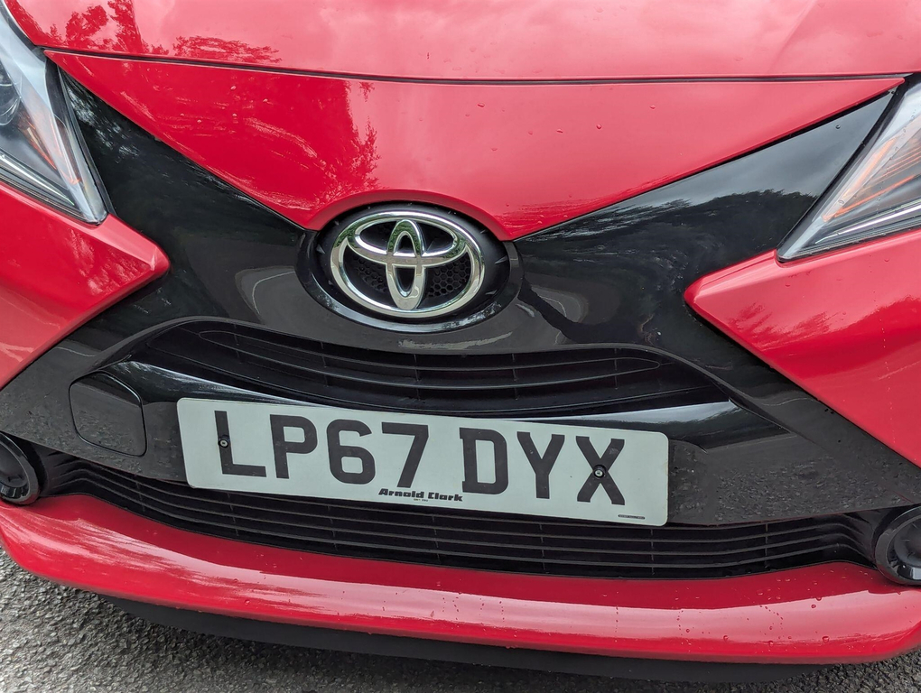 Toyota Aygo 1.0 Vvt-i X-play X-shift 69 Bhp Red #16