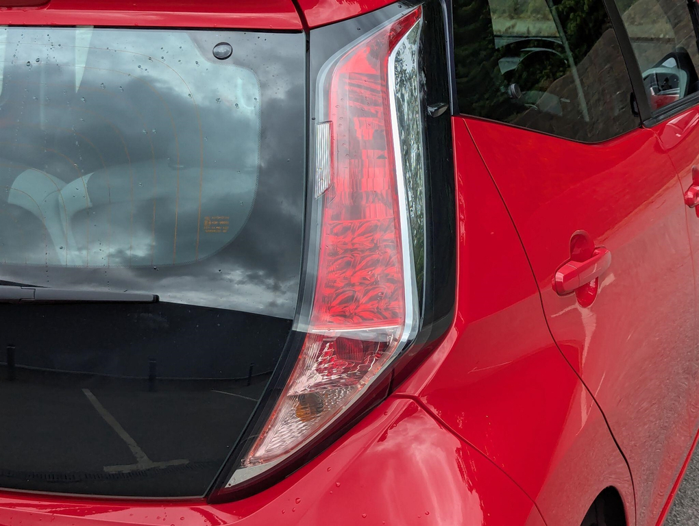 Toyota Aygo 1.0 Vvt-i X-play X-shift 69 Bhp Red #25