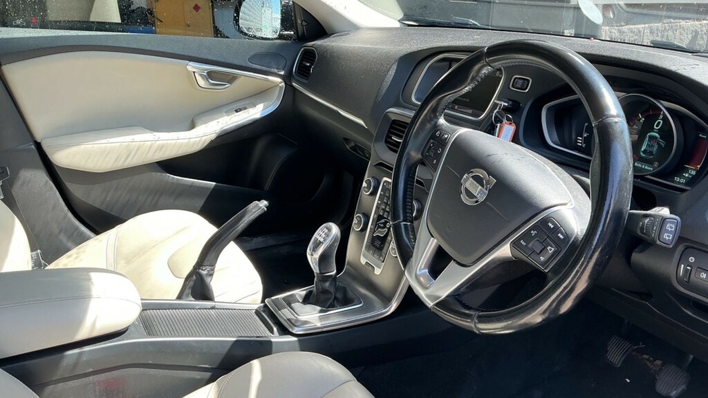 Volvo V40 2.0 D3 Se Lux Nav 2014 KY14HYT Black #5