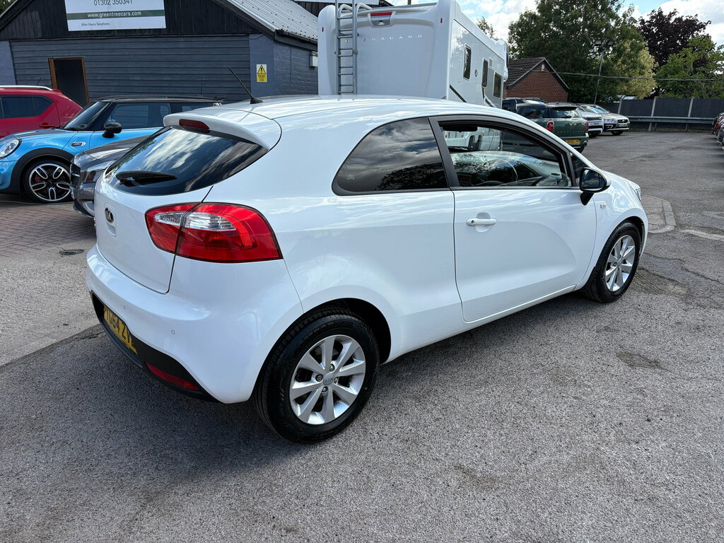 Kia RIO 1.25 Vr7 Hatchback Euro 5 84 Bh White #5