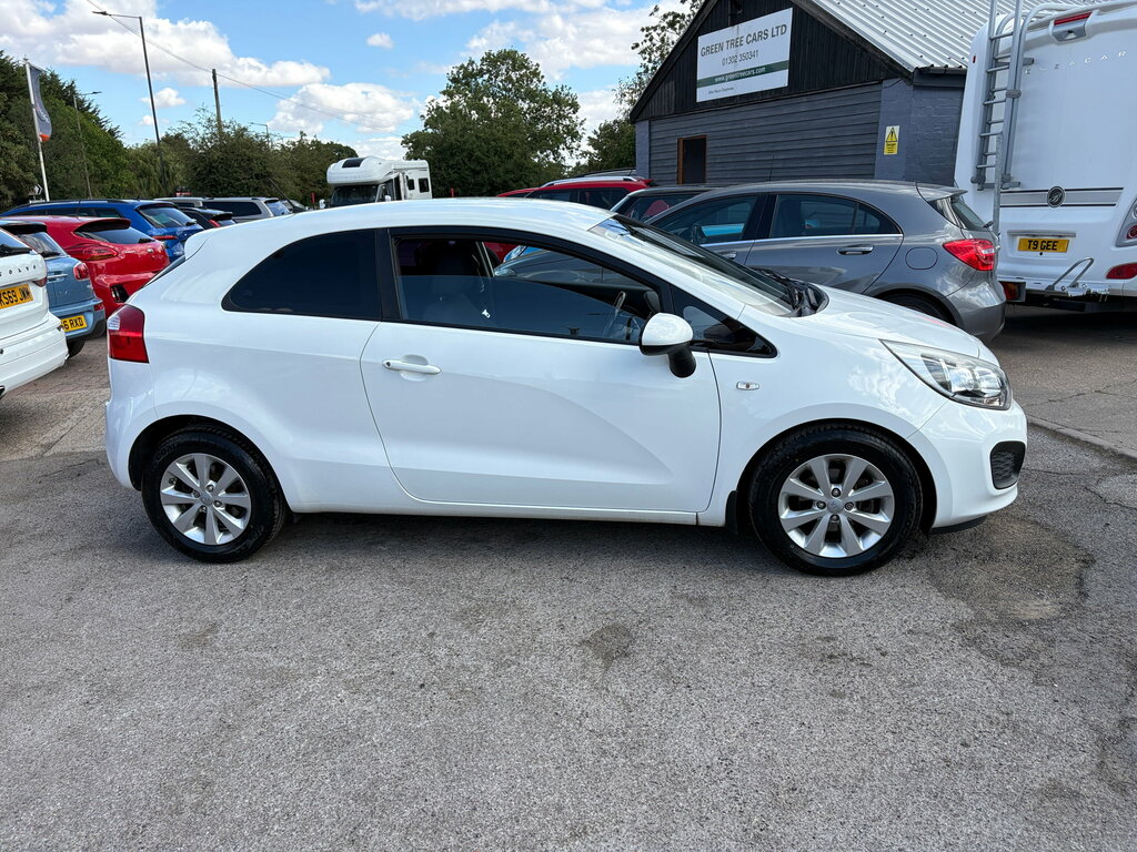 Kia RIO 1.25 Vr7 Hatchback Euro 5 84 Bh White #4