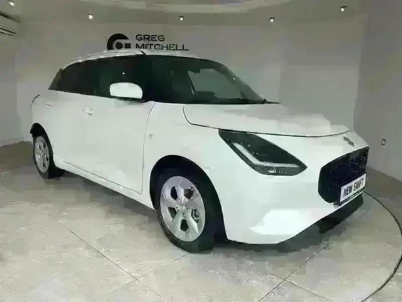 Suzuki Swift 1.2 Mild Hybrid Motion White