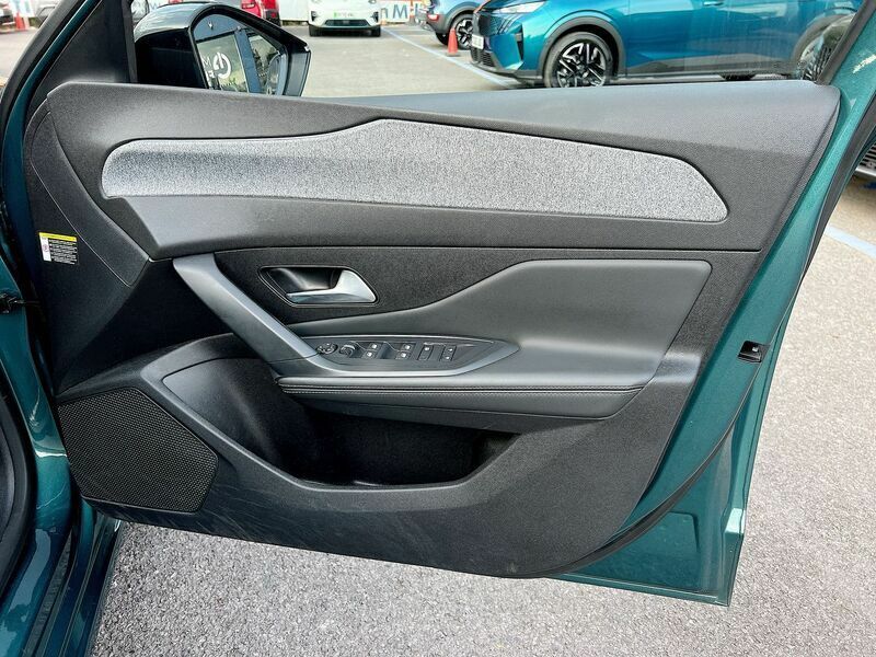 Peugeot 308 1.2 Puretech Active Premium Eat8 White #54