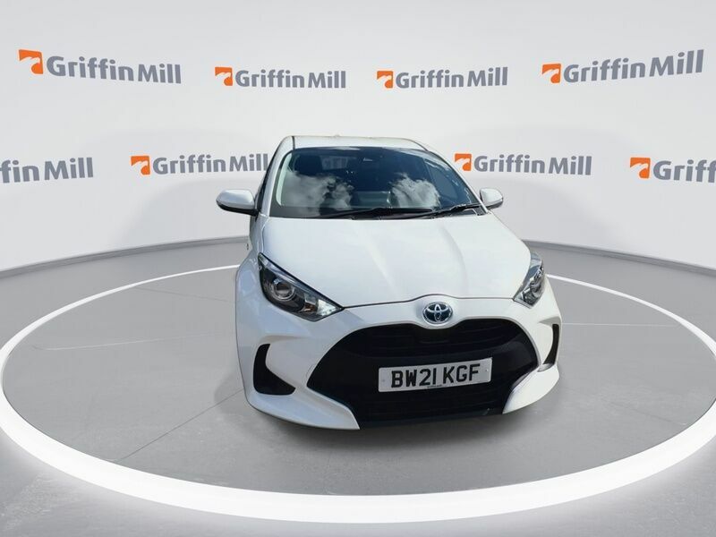 Toyota Yaris 1.5 Vvt-h Icon Hatchback Hybrid E-cvt E White #2