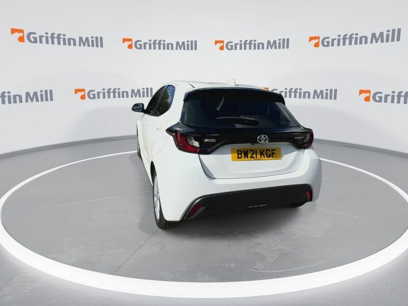 Toyota Yaris 1.5 Vvt-h Icon Hatchback Hybrid E-cvt E White #5