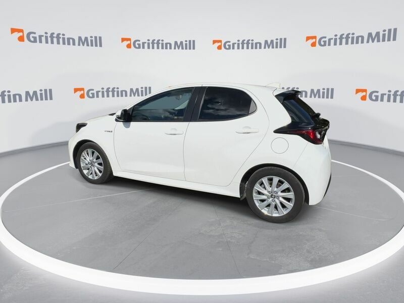 Toyota Yaris 1.5 Vvt-h Icon Hatchback Hybrid E-cvt E White #4
