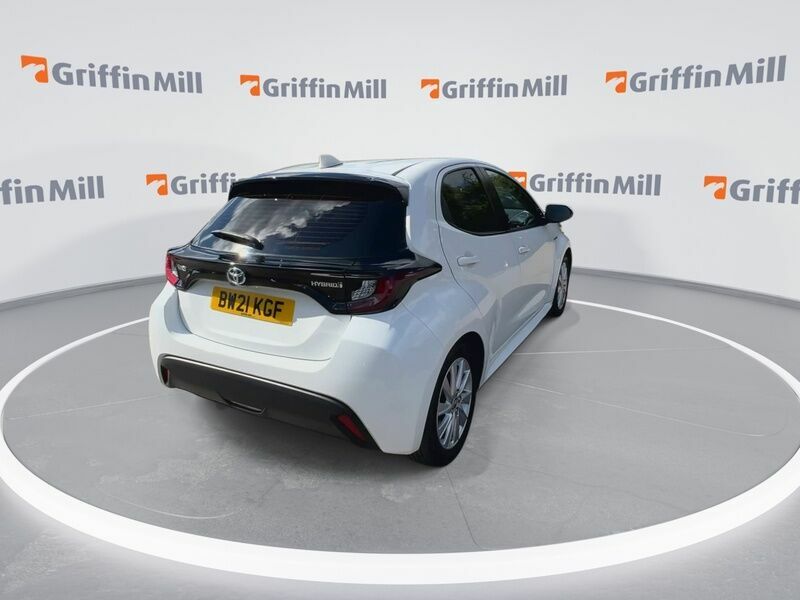 Toyota Yaris 1.5 Vvt-h Icon Hatchback Hybrid E-cvt E White #6