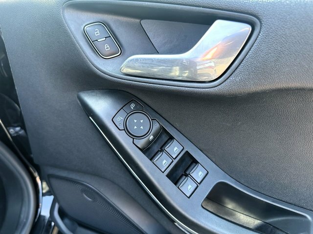 Ford Fiesta St-line Vignale 1.0 Ecoboost Mhev 155Ps White #11