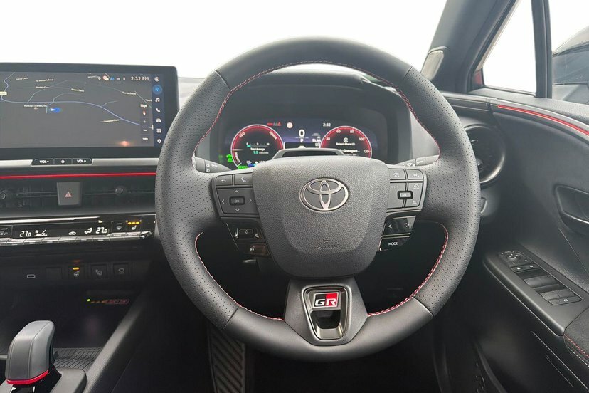Toyota C-Hr 2.0 Vvt 13.6Kwh Gr Sport Suv Plug-in Hy RE75YXN White #6
