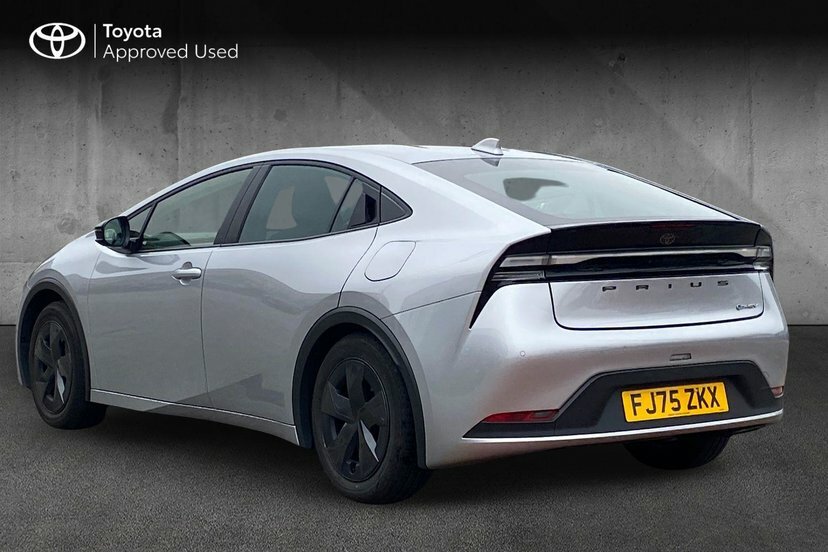 Toyota Prius 2.0 13.6Kwh Design Hatchback Plug-in Hy FJ75ZKX #4