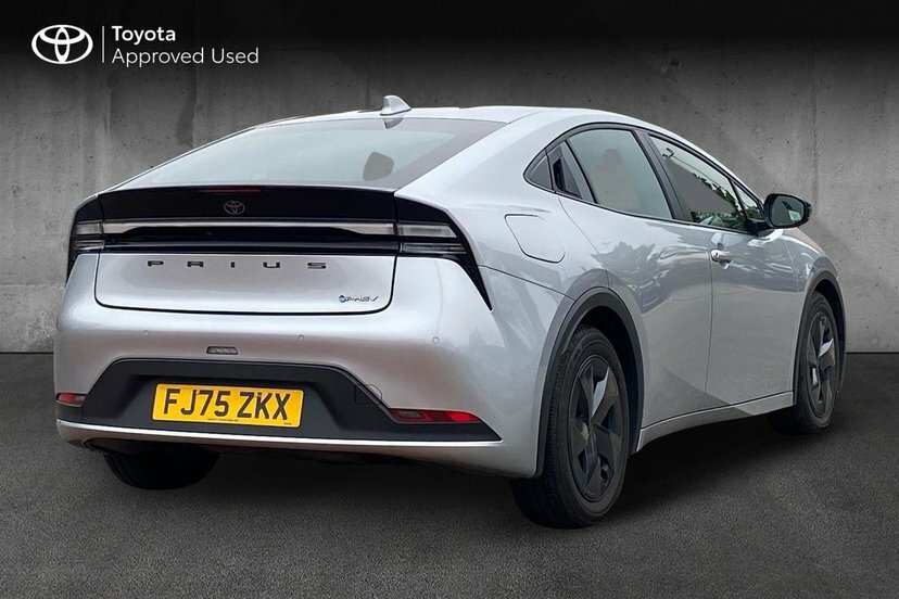 Toyota Prius 2.0 13.6Kwh Design Hatchback Plug-in Hy FJ75ZKX #2