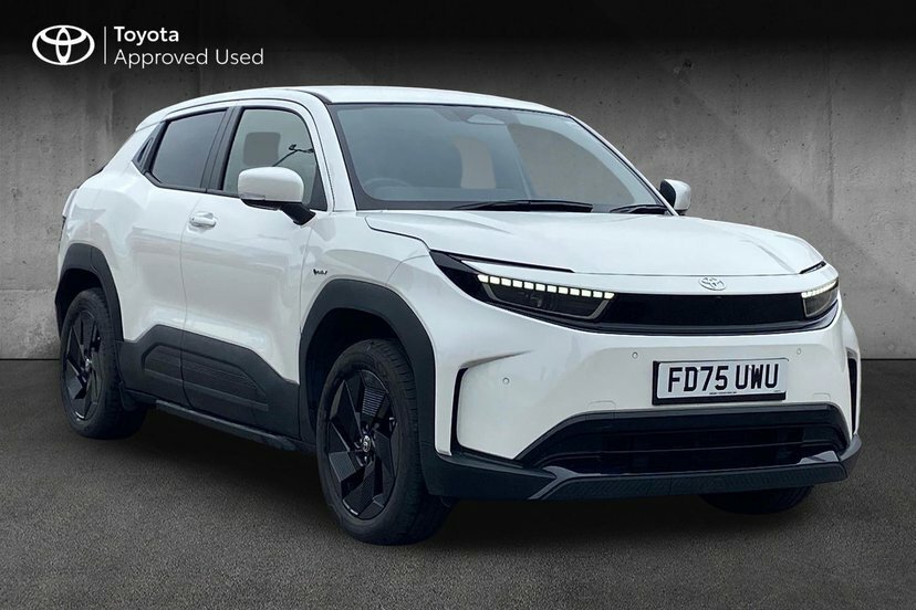 Toyota Urban Cruiser 61Kwh Design Suv 174 Ps White