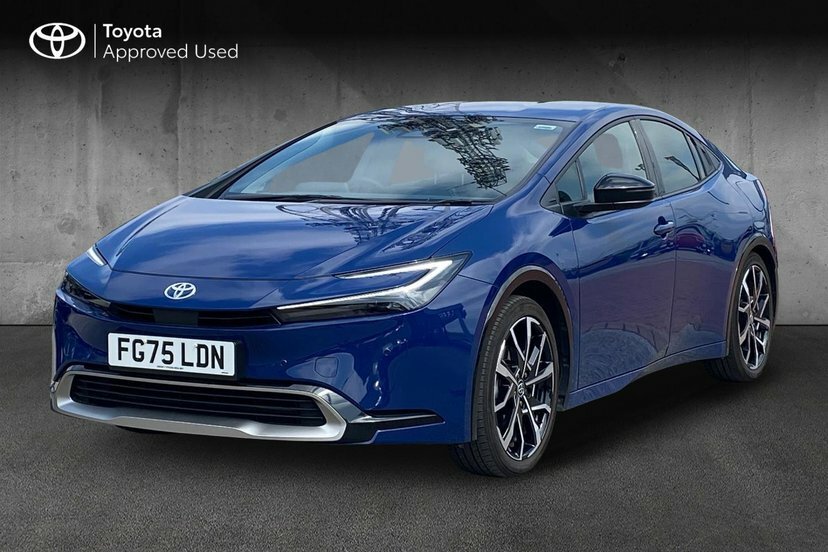 Toyota Prius 2.0 13.6Kwh Excel Hatchback Plug-in Hyb FG75LDN #3