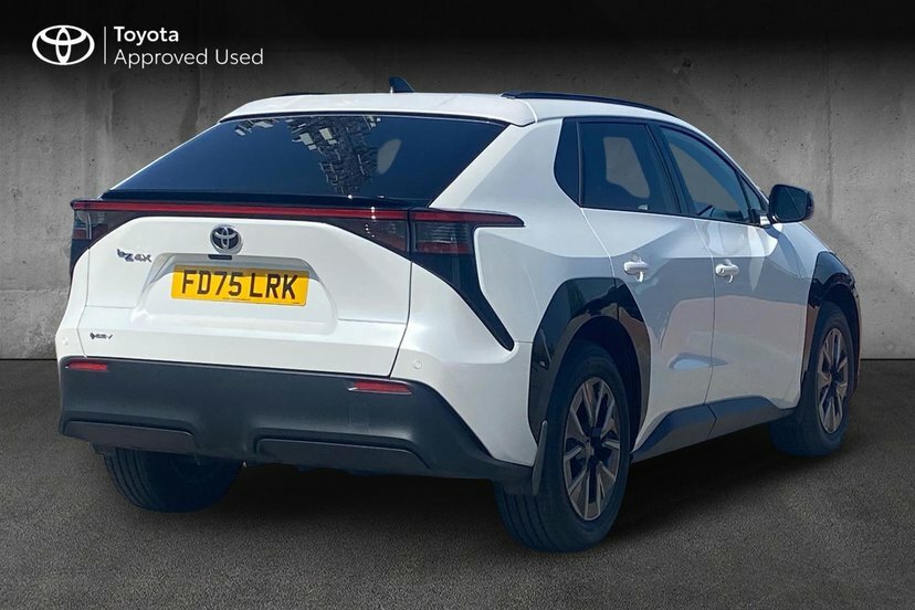 Toyota bZ4X 73.1Kwh Design Suv 224 Ps White #2