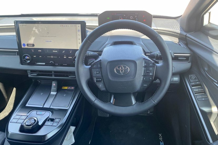 Toyota bZ4X 73.1Kwh Design Suv 224 Ps White #6