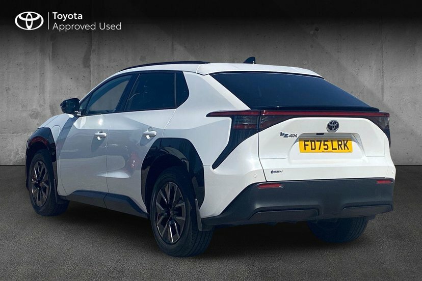 Toyota bZ4X 73.1Kwh Design Suv 224 Ps White #4