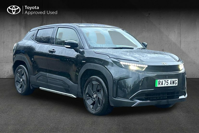 Toyota Urban Cruiser 61Kwh Design Suv 174 Ps Black