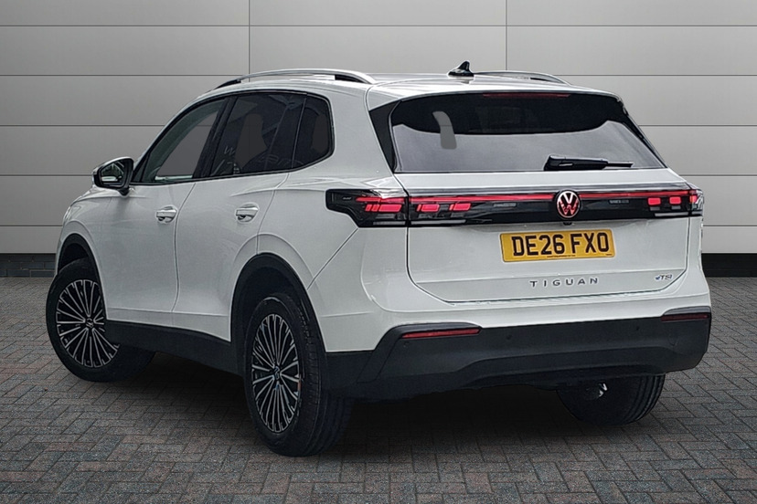 Volkswagen Tiguan 1.5 Etsi Mhev R-line Suv Hybrid Dsg 15 DE26FXO White #5