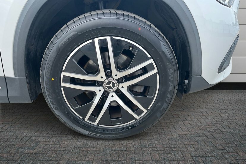 Mercedes-Benz GLA Class 2.0 Gla200d Sport Suv 8G-dct 150 Ps FX21TXA Silver #4