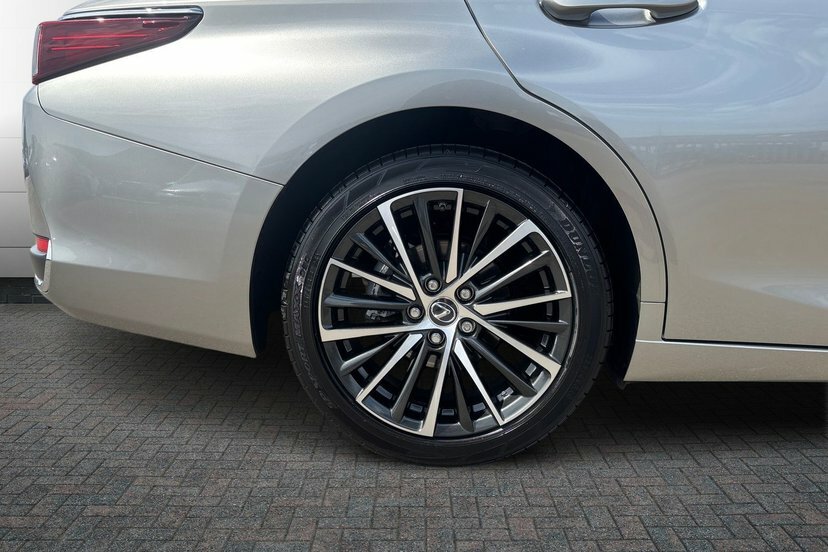 Lexus ES 2.5 300H Premium Plus Saloon Hybrid E-c Silver #5