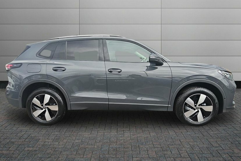 Volkswagen Tiguan 1.5 Etsi Mhev Match Suv Hybrid Dsg 150 DE26XCF Grey #4