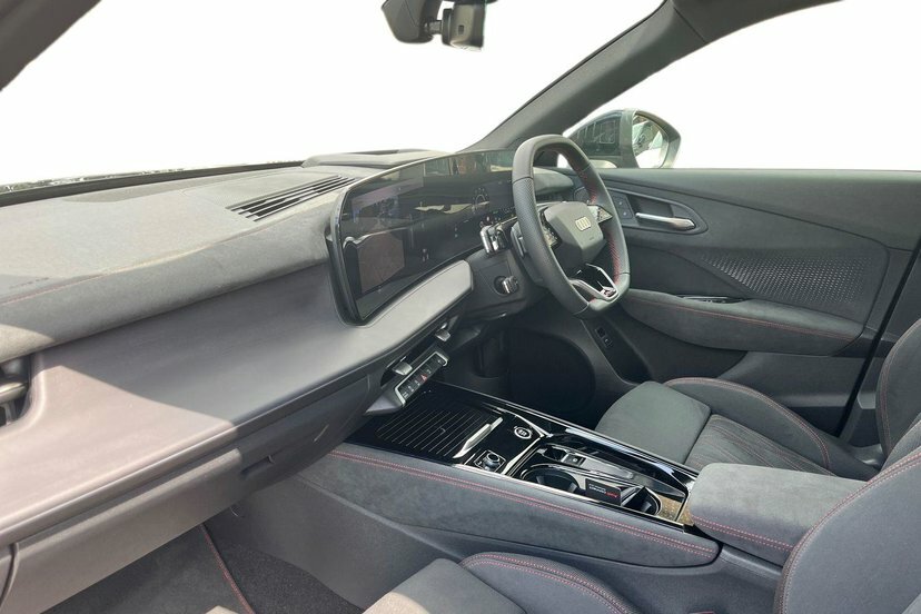 Audi Q3 1.5 Tfsi Edition 1 Suv S Tronic 150 Ps EK26HKX Black #2