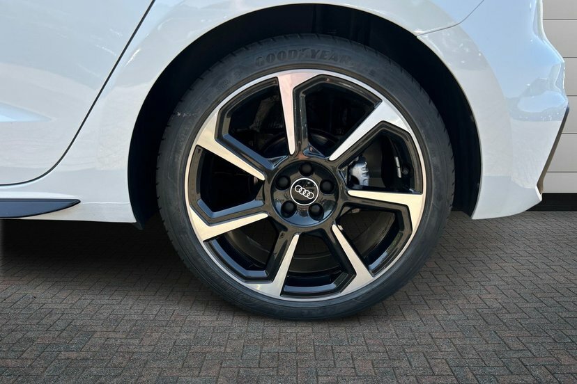 Audi A1 1.5 Tfsi 35 Black Edition Sportback S T White #5