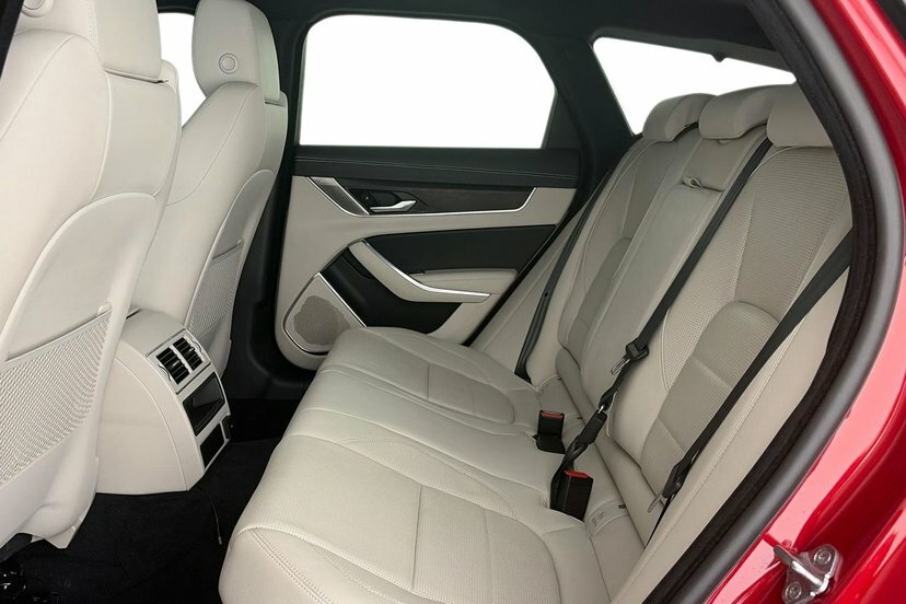 Jaguar XF 2.0 D200 Mhev R-dynamic Se Sportbrake A Red #4