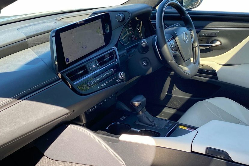 Lexus ES 2.5 300H Premium Plus Saloon Hybrid E-c Silver #2