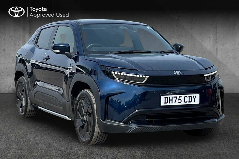 Toyota Urban Cruiser 61Kwh Design Suv 174 Ps Blue
