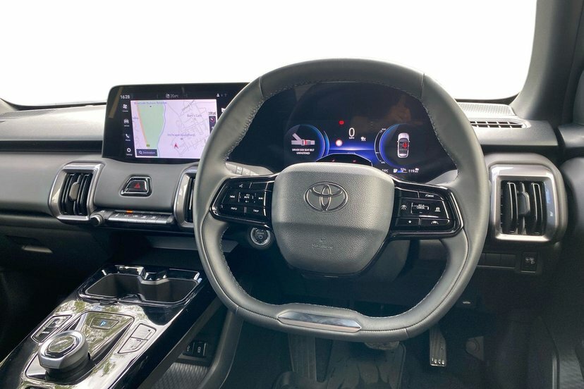 Toyota Urban Cruiser 61Kwh Design Suv 174 Ps White #6