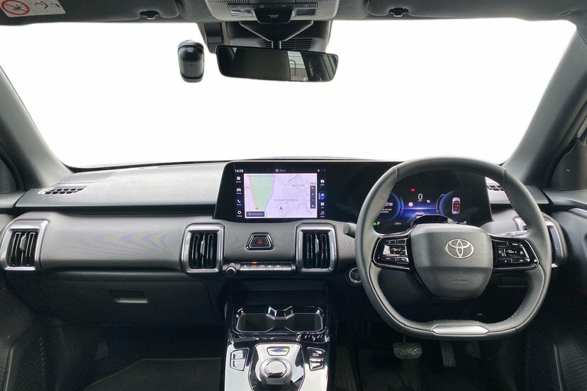 Toyota Urban Cruiser 61Kwh Design Suv 174 Ps White #5