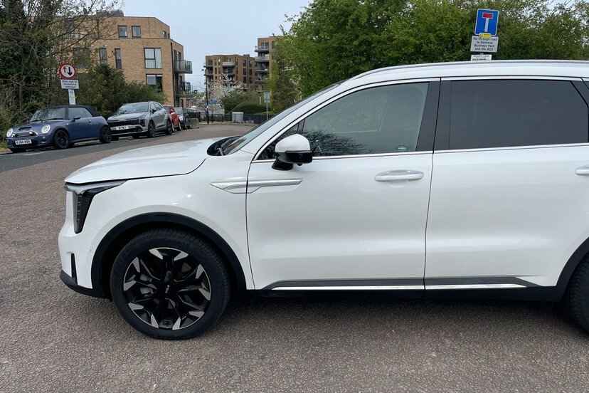 Kia Sorento 2.2 Crdi 4 Suv Dct Awd 190 Bhp LF26AAZ White #3