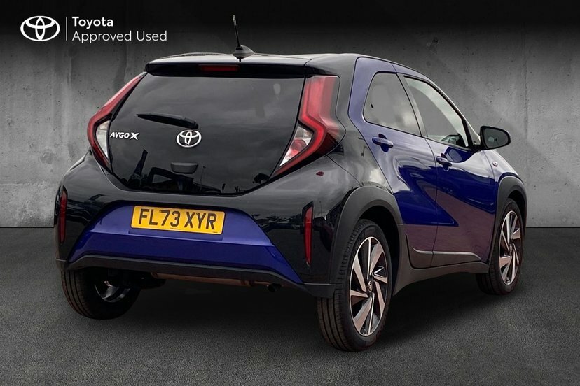Toyota Aygo X 1.0 Vvt-i Edge Hatchback 72 Ps FL73XYR Blue #2