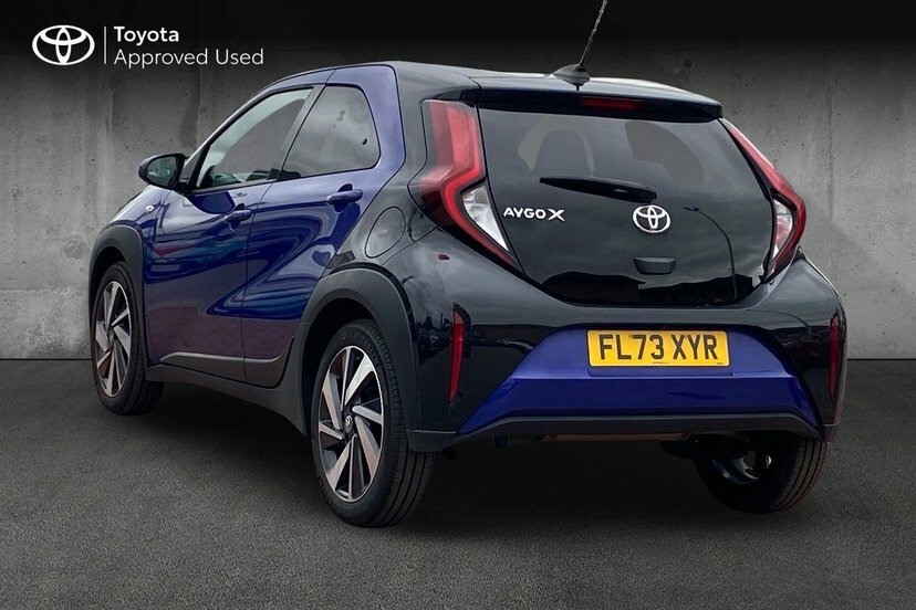 Toyota Aygo X 1.0 Vvt-i Edge Hatchback 72 Ps FL73XYR Blue #4