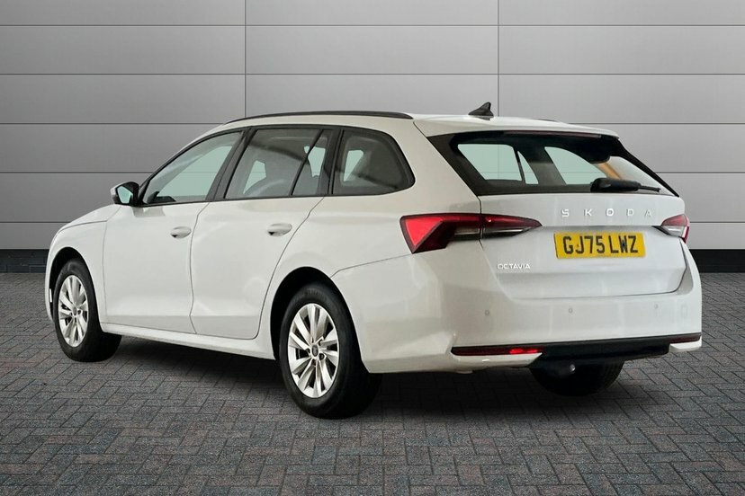 Skoda Octavia 1.5 Tsi Act Se Technology Estate GJ75LWZ White #3